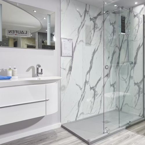 Walk-In Showers vs. Bathtubs: What Works Best for Your Seattle Home?